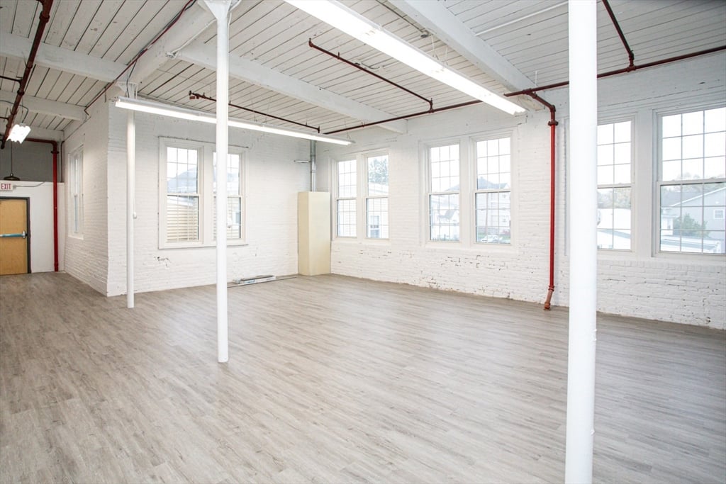 145 Globe St #2B, Fall River, MA 02724