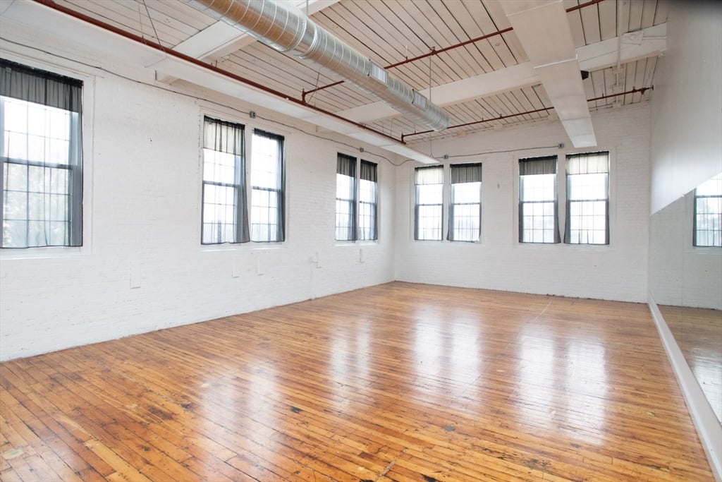 145 Globe St #2D, Fall River, MA 02724