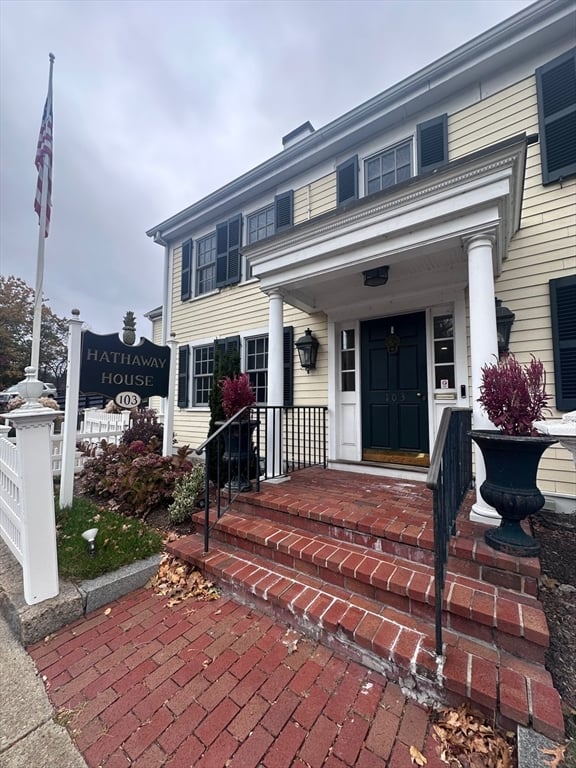103 Central St #A, Wellesley, MA 02482
