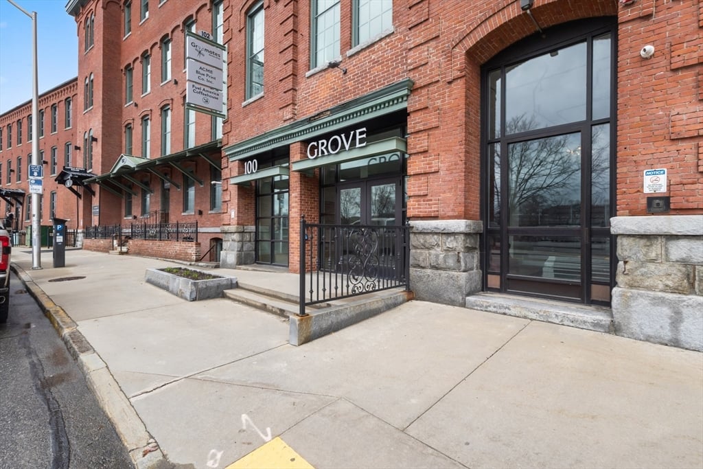 100 Grove St #B-4, Worcester, MA 01605