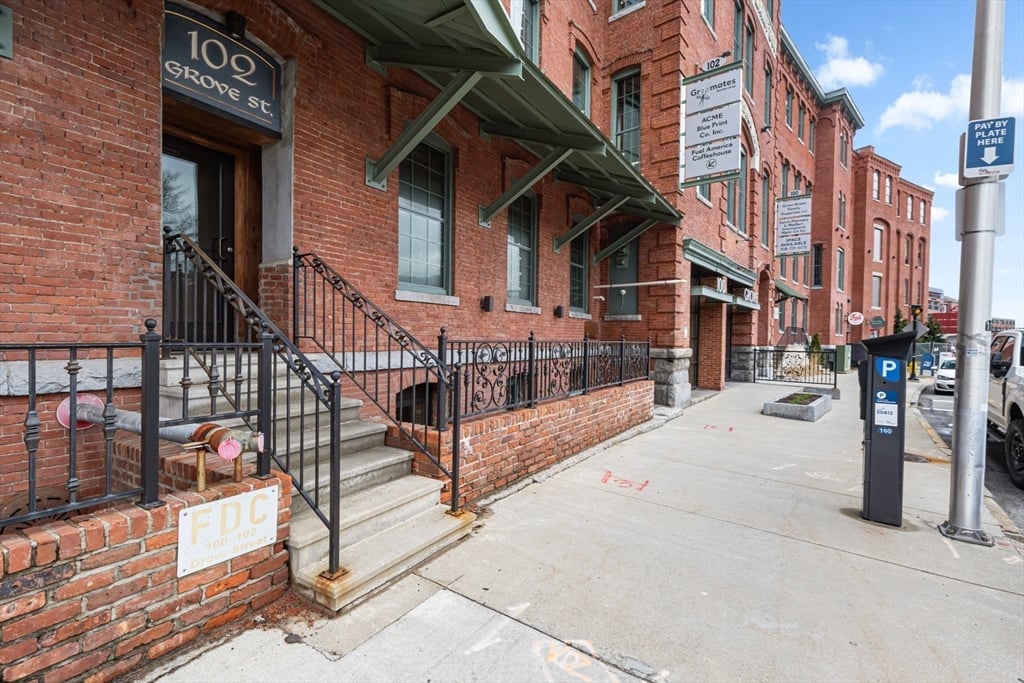 100 Grove St #110-Ecoo, Worcester, MA 01605