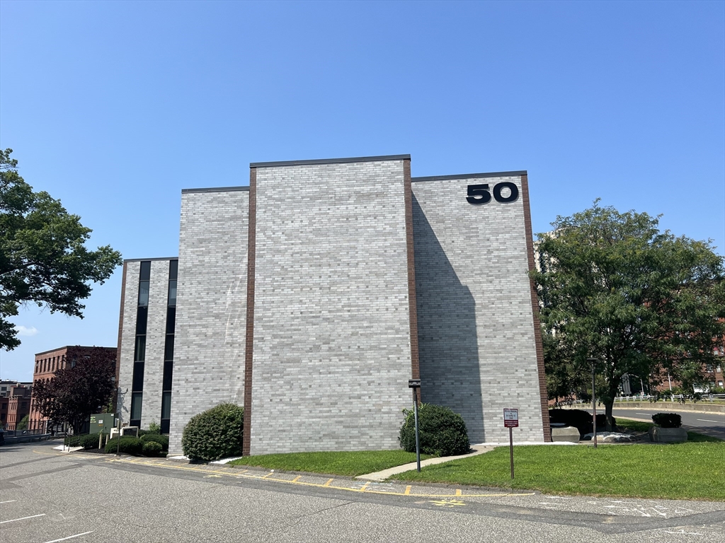 תמונה של הנכס: 50 Maple St, Springfield