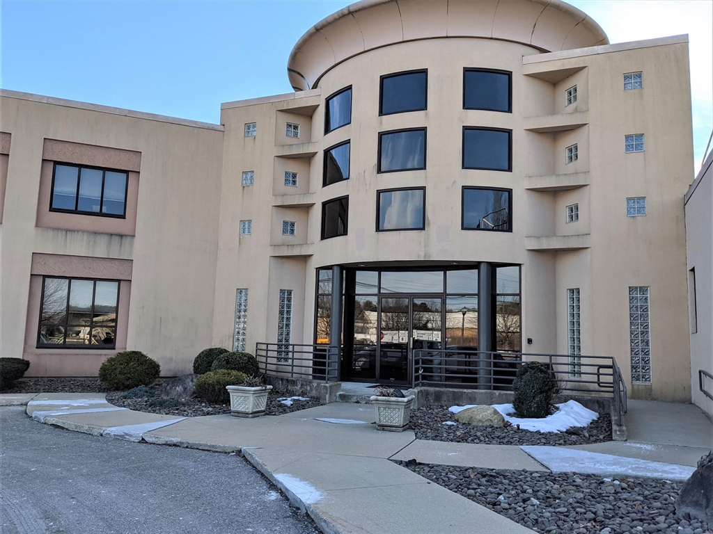 房源照片：890 East St, Tewksbury