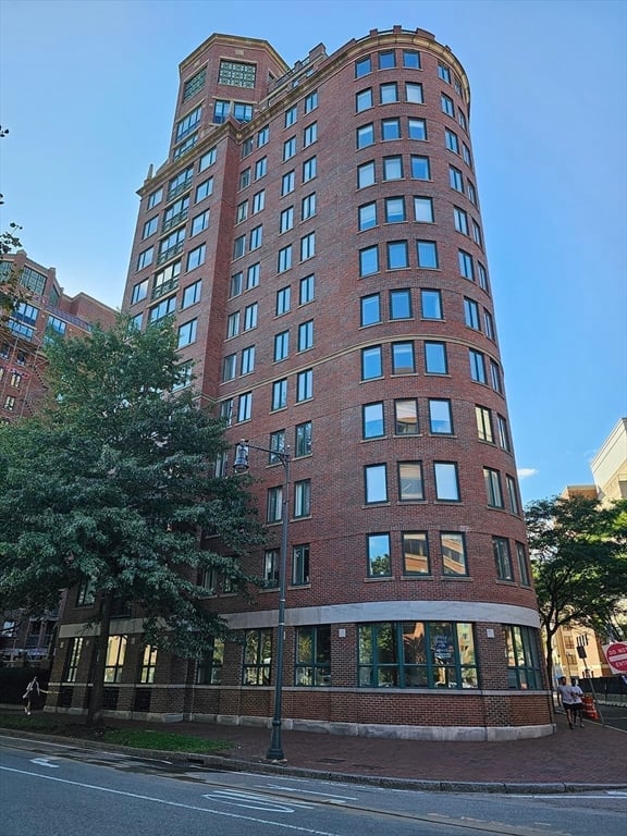 תמונה של הנכס: 10 Rogers St #120+121, Cambridge