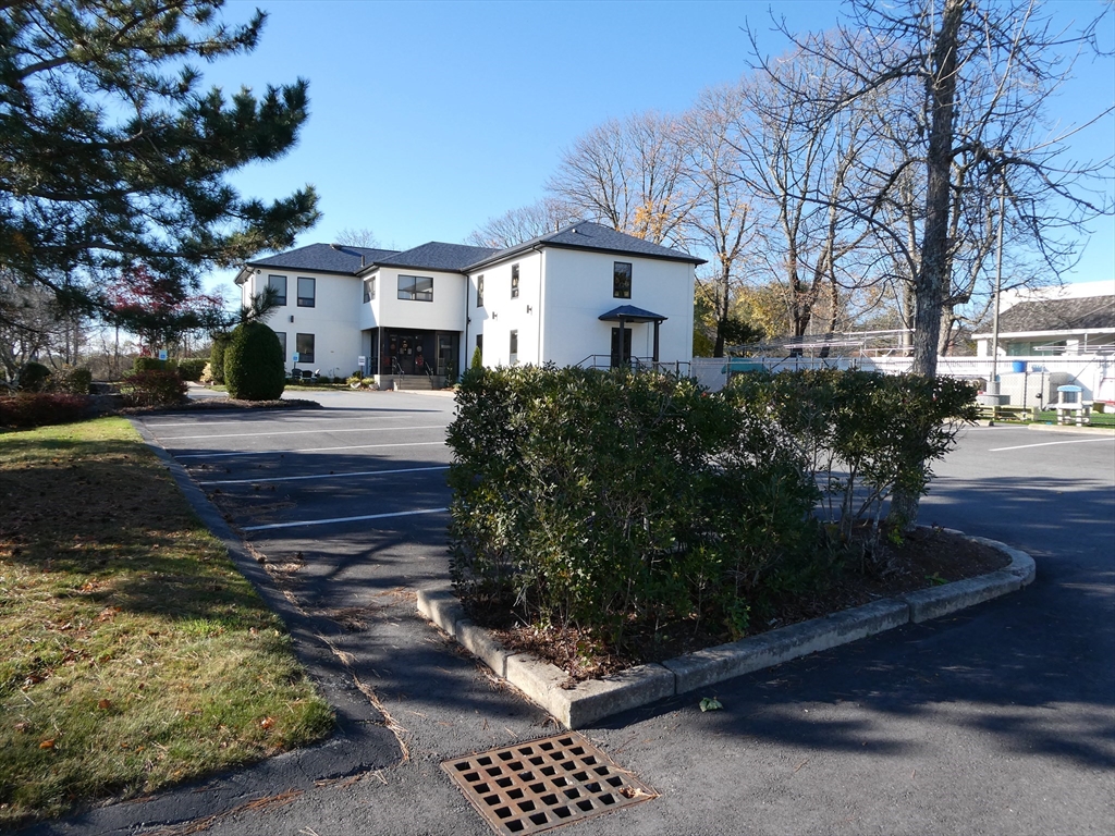 תמונה של הנכס: 445 Faunce Corner Rd, Dartmouth