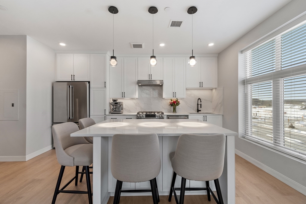 תמונה של הנכס: 18 Artisan Drive #401, Salem