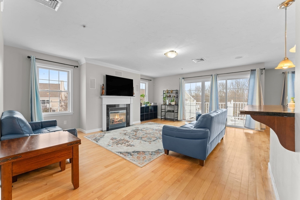 717 Hampton Way #717, Abington