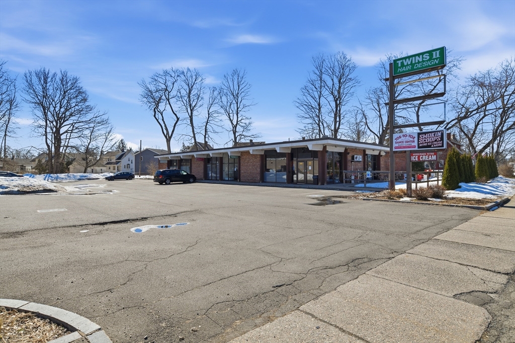 房源照片：1399 Westfield St, West Springfield