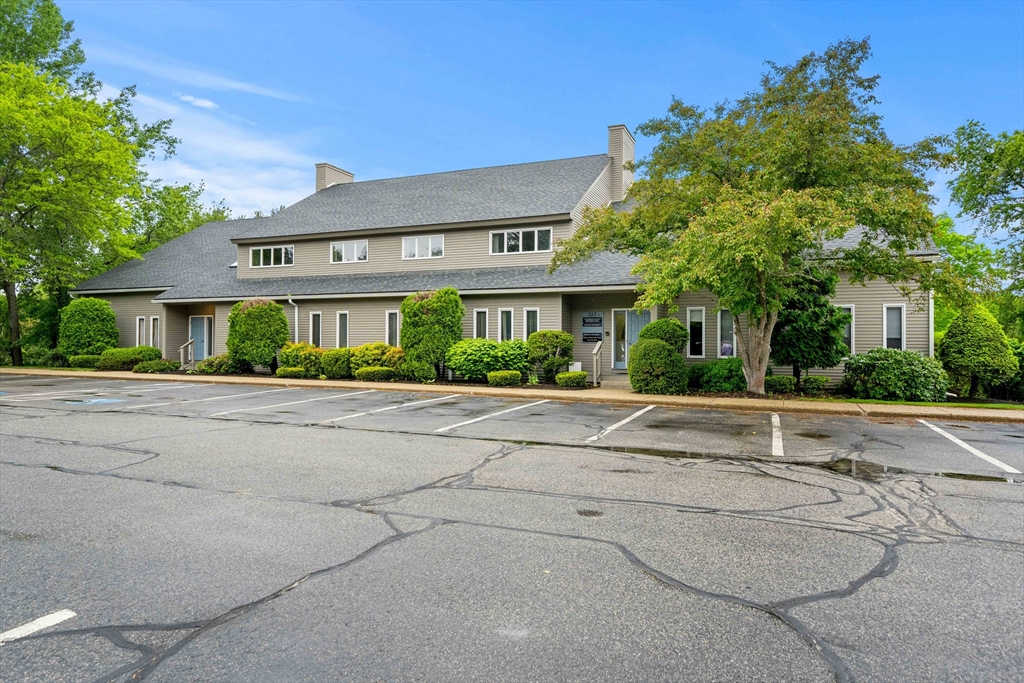 תמונה של הנכס: 323 Boston Post Rd #3C & 3D, Sudbury