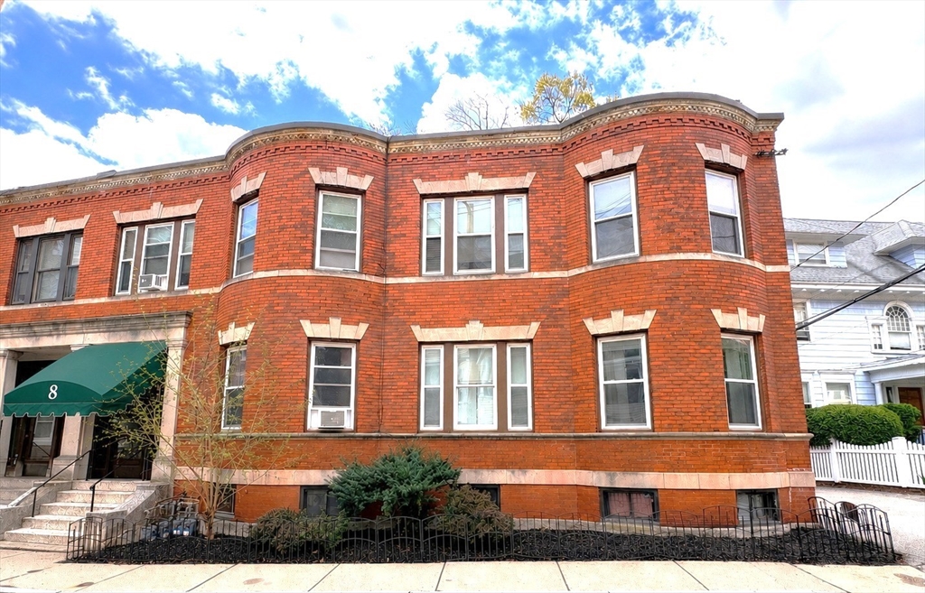 תמונה של הנכס: 8 Colliston Rd, Boston