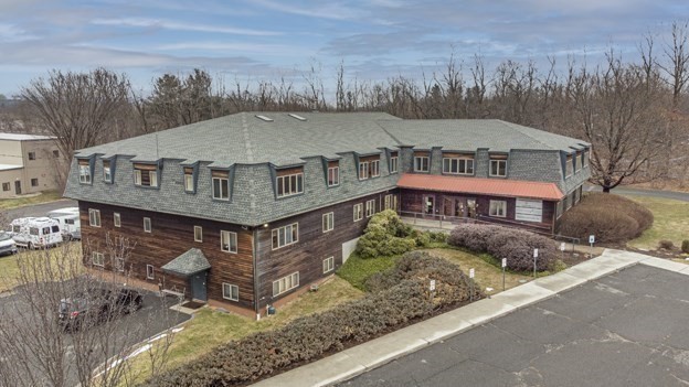 房源照片:32 Industrial Dr E, Northampton