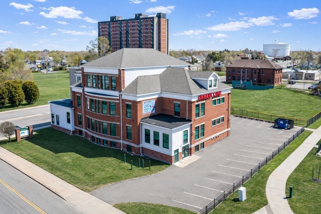房源照片：1151 Robeson St, Fall River
