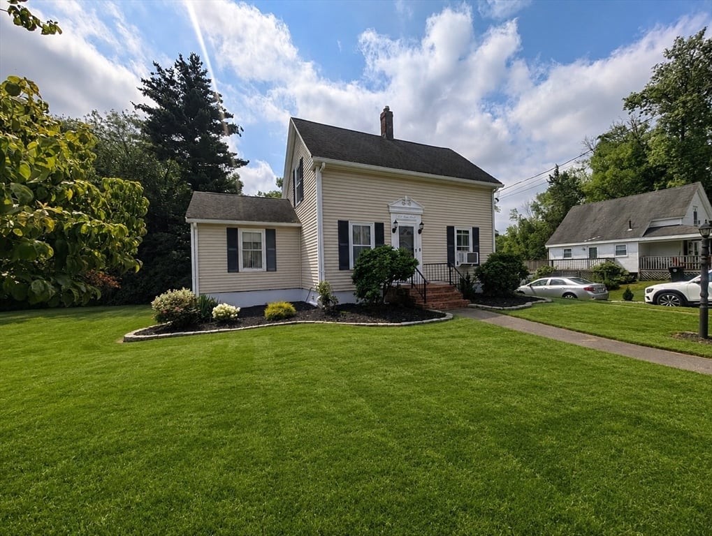 422 Main Street, Groveland