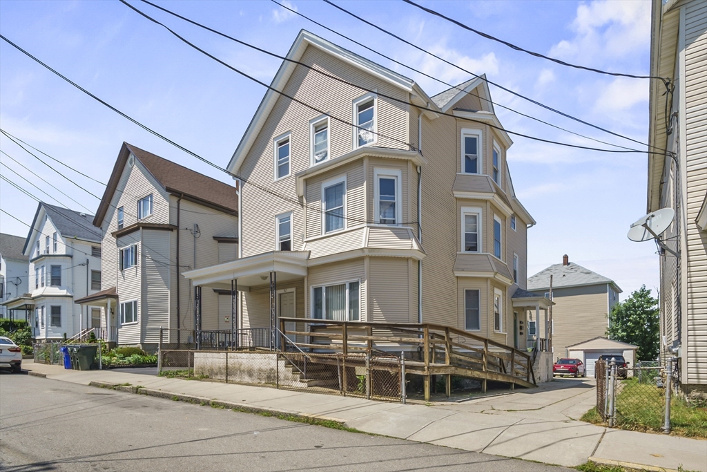 房源照片:82 Snell St, Fall River