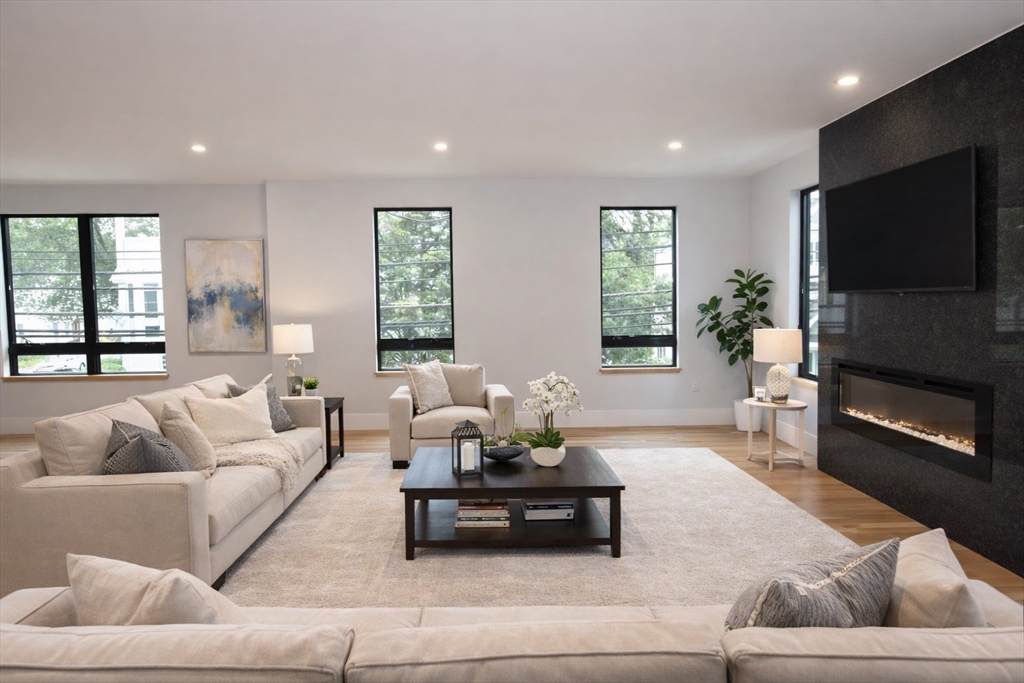 房源照片：316 School St #1, Waltham