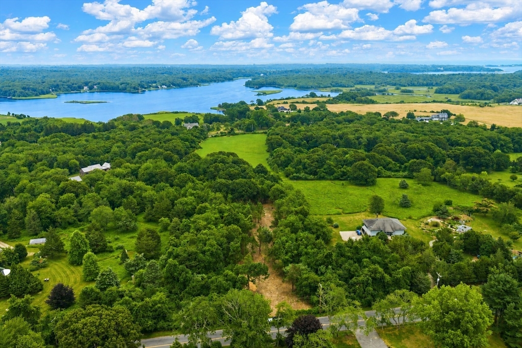 房源照片：536 Horseneck Road, Dartmouth