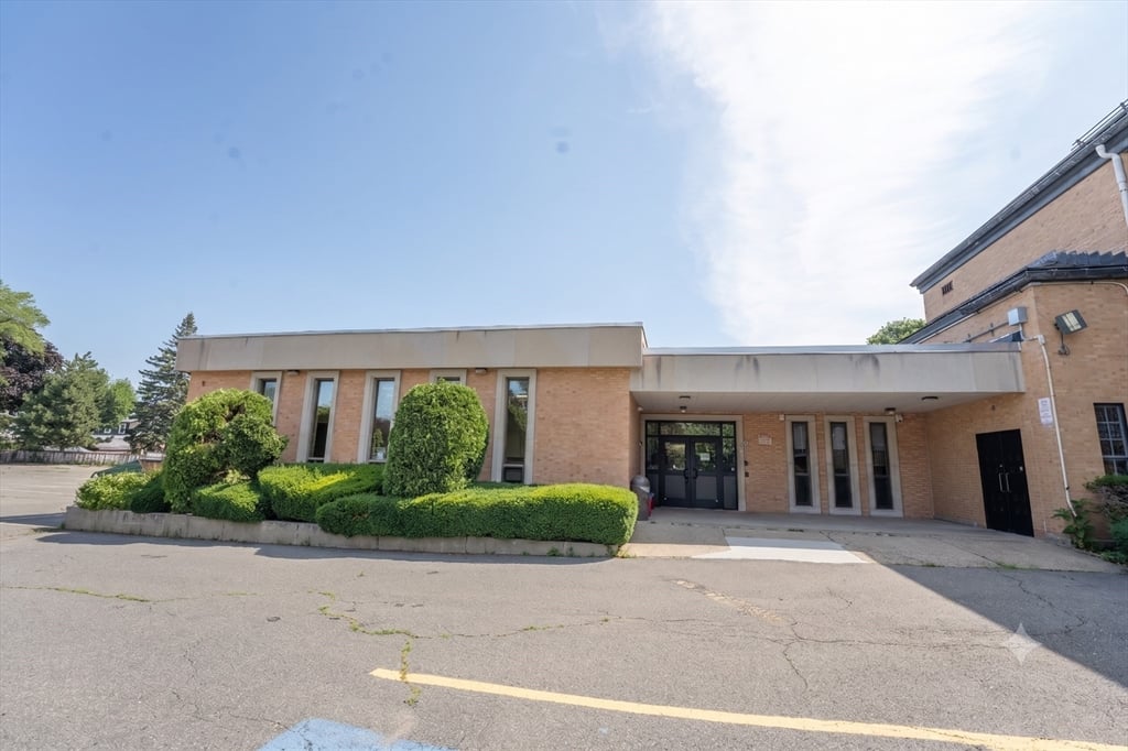 21 Bessom St, Lynn, MA 01902