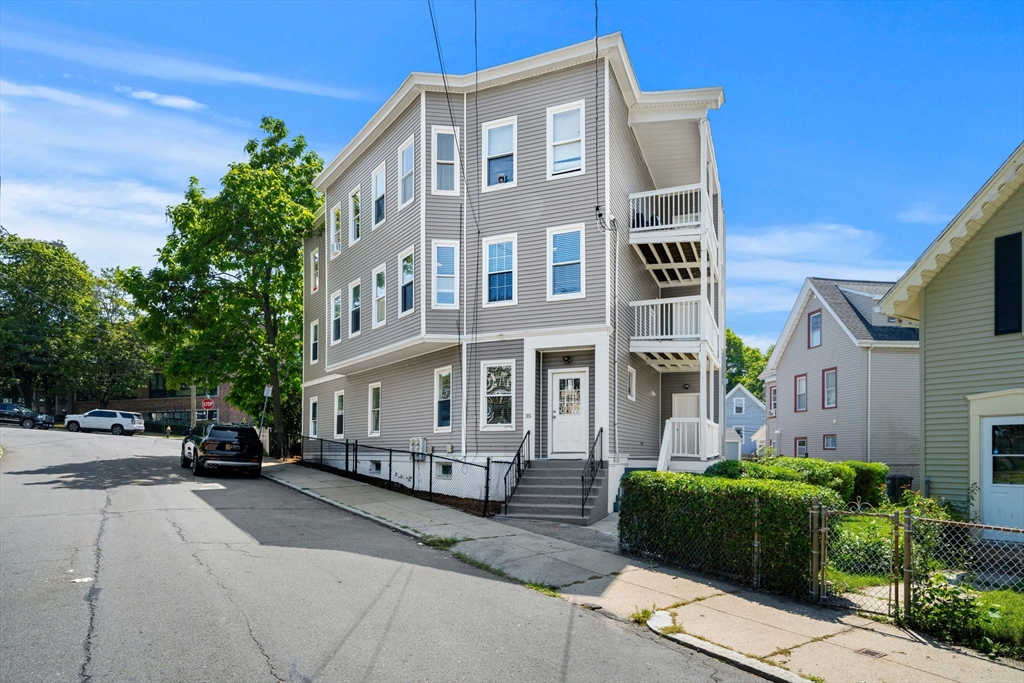 תמונה של הנכס: 35 Pond St, Boston