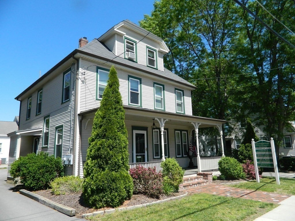 11 East St #202, Franklin, MA 02038