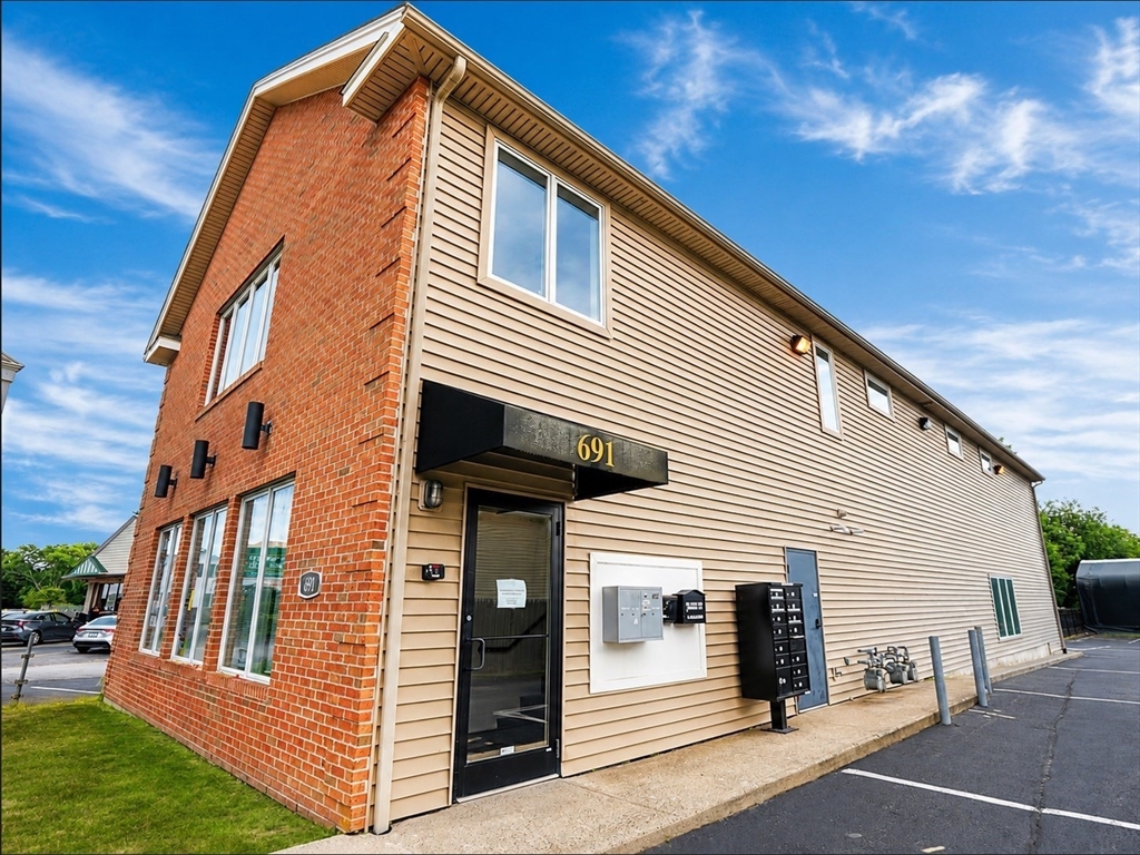 房源照片：691 Fall River Avenue, Seekonk