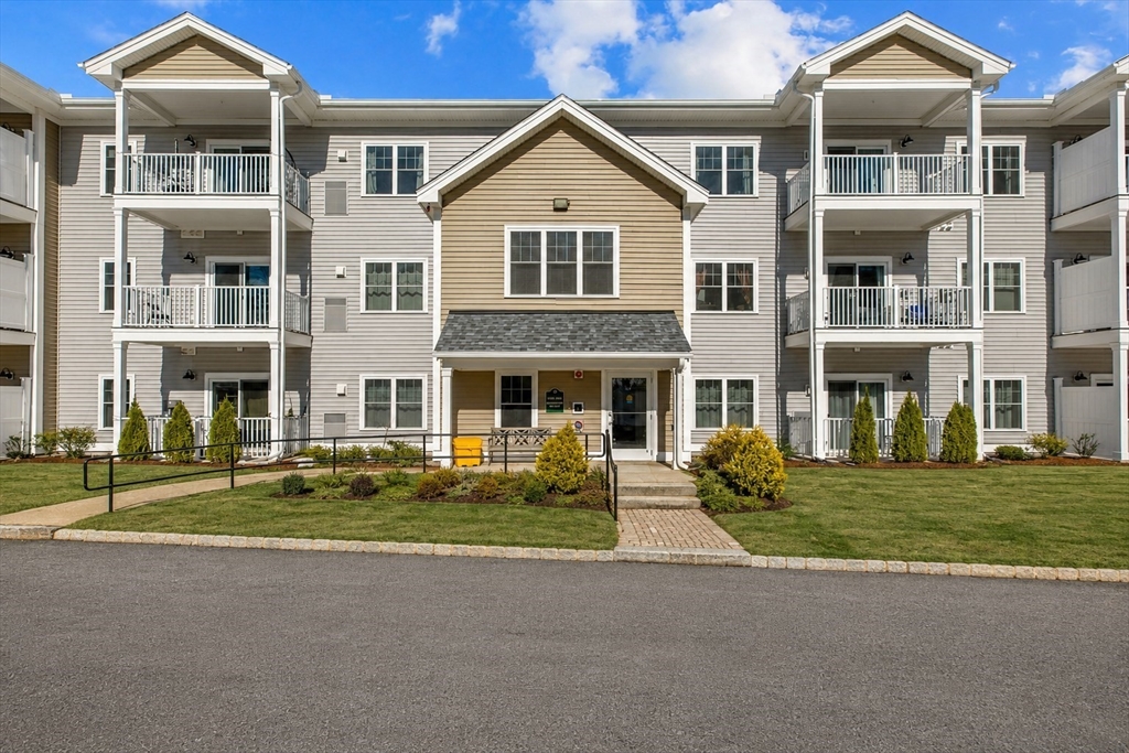 房源照片:3211 Briarwood Village #3211, Clinton