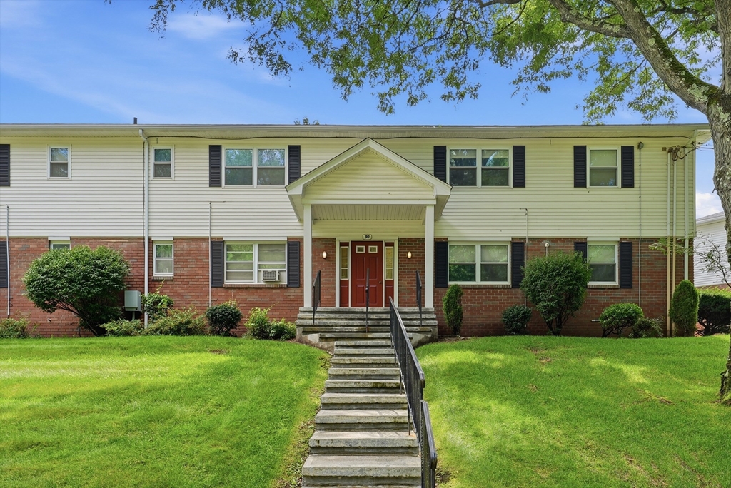 房源照片：90 Colonial Circle #D, Chicopee