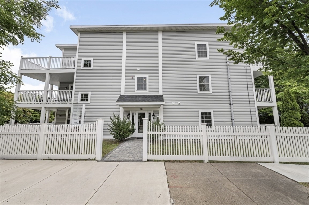 תמונה של הנכס: 244 Main St #1, Medford