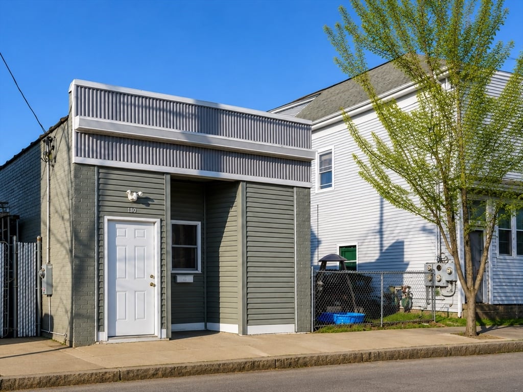 תמונה של הנכס: 521 Kempton St, New Bedford