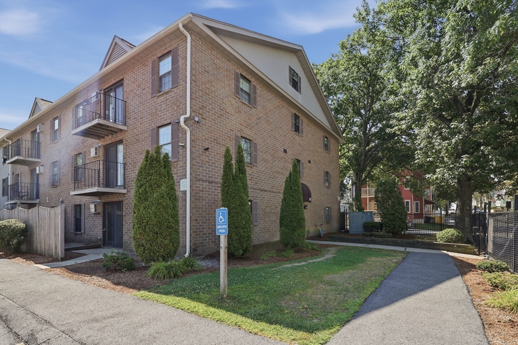 房源照片:80 Stanton Street #2, Worcester