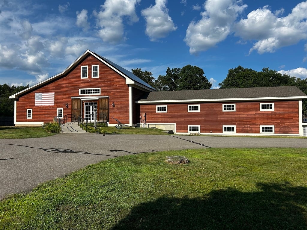 244 Amesbury Rd, Kensington, NH 03833
