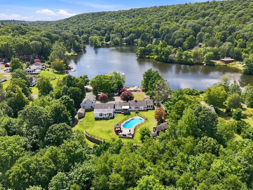 房源照片：102 Lakeside Dr, Monson