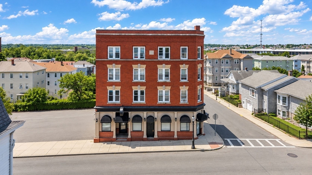 房源照片：1569 Pleasant St, Fall River