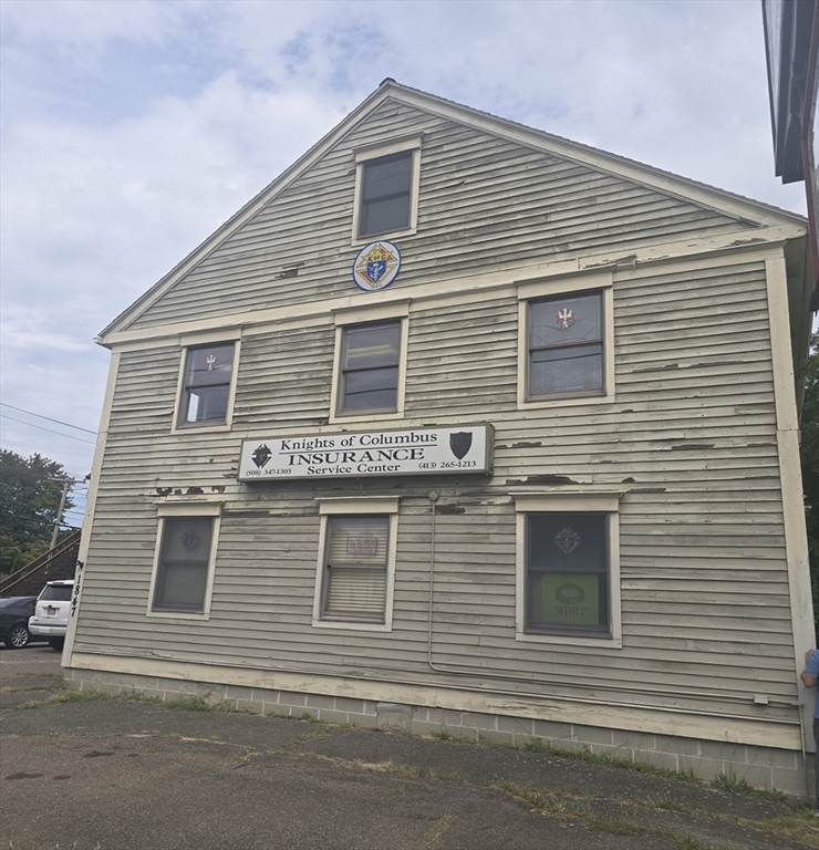 房源照片：1847 Memorial Dr #2B, Chicopee
