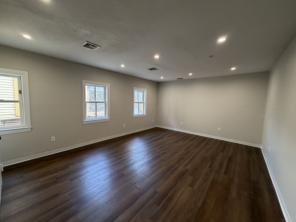 房源照片：321 Central St #304, Lowell