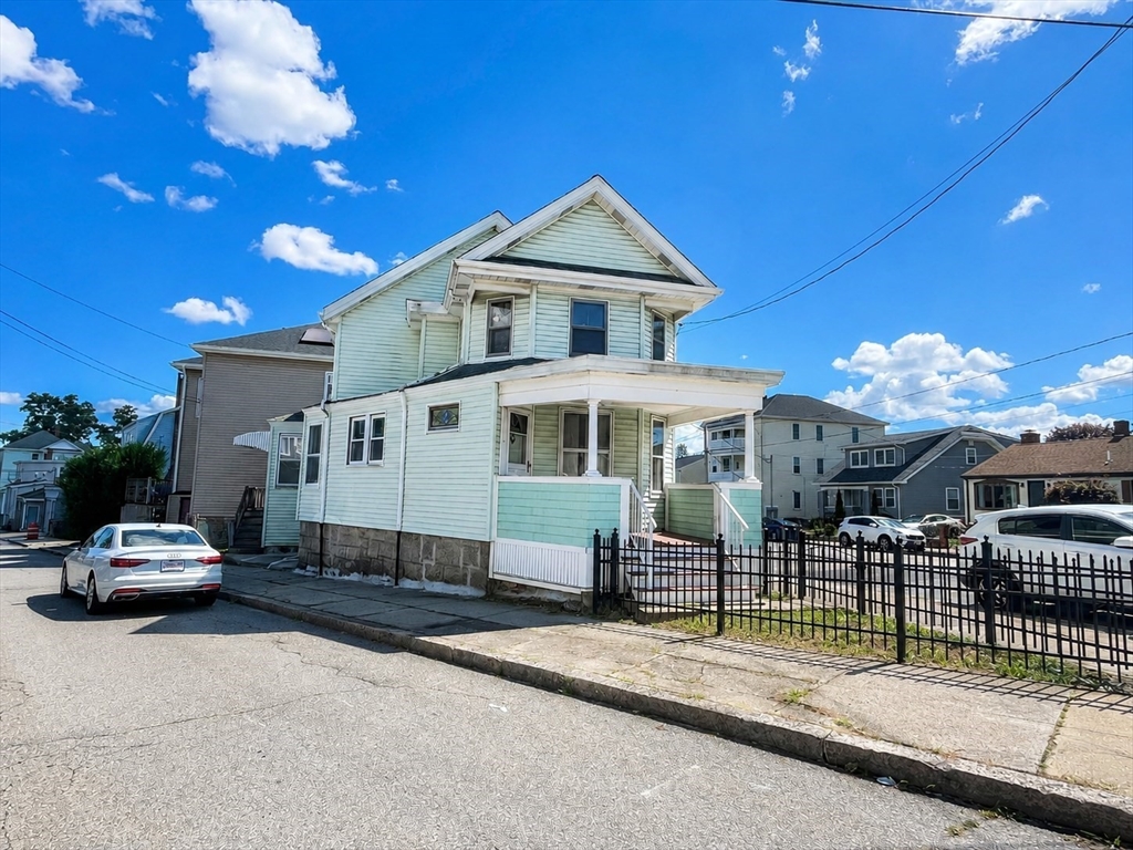 תמונה של הנכס: 2018 Pleasant St, Fall River