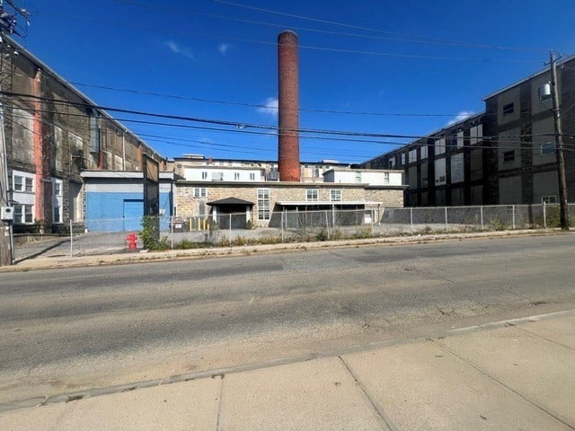 705 Quequechan St, Fall River, MA 02721