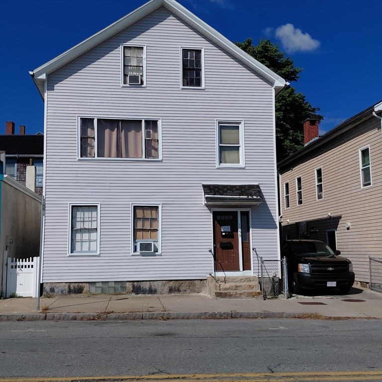 תמונה של הנכס: 1359 Purchase St, New Bedford