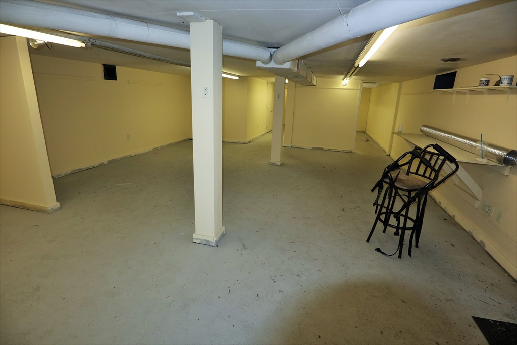 תמונה של הנכס: 50 Central Square Lower Level #LL, Bridgewater