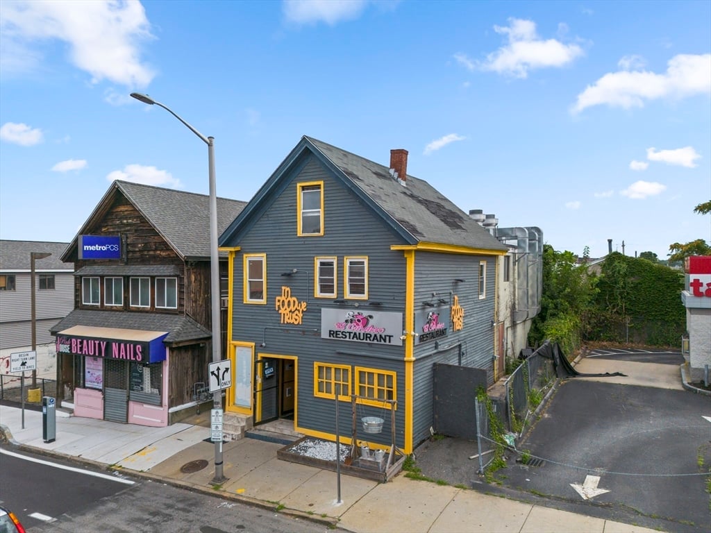 תמונה של הנכס: 32-34 S Broadway, Lawrence