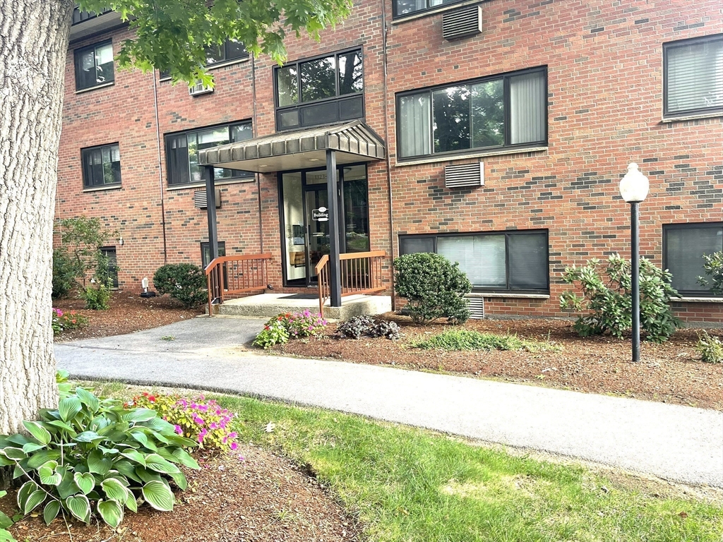 房源照片：1323 Worcester Rd #E7, Framingham