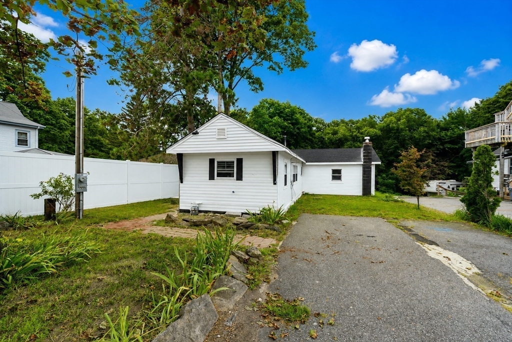 תמונה של הנכס: 163 Highland St, Clinton