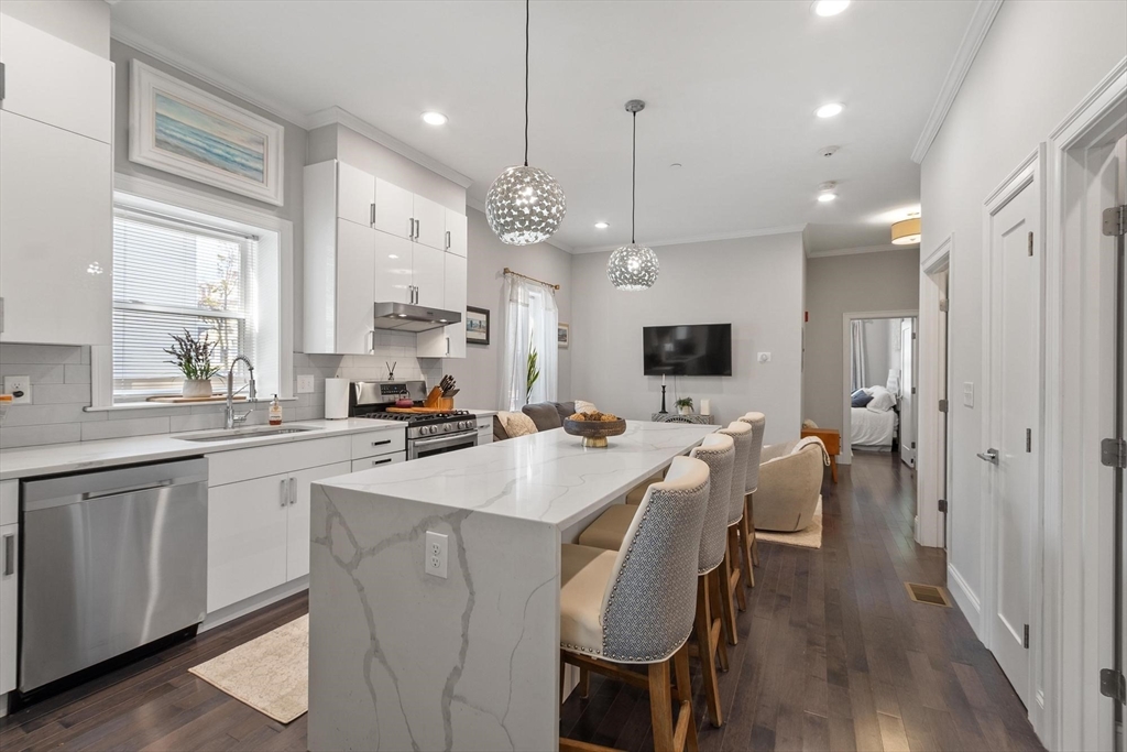 תמונה של הנכס: 301 SARATOGA STREET #1, Boston