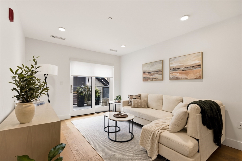 房源照片：250 Meridian Street #209, Boston