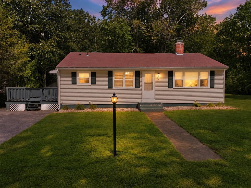 תמונה של הנכס: 42 Lakeview Dr, West Brookfield