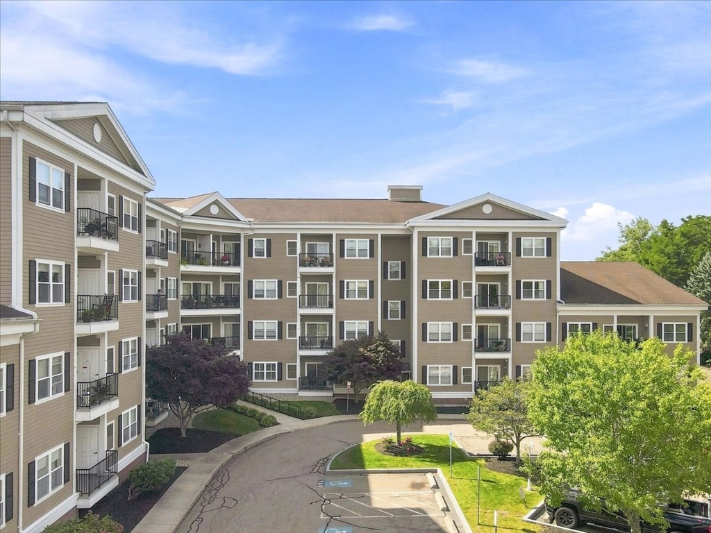 תמונה של הנכס: 989 East St #303, Dedham