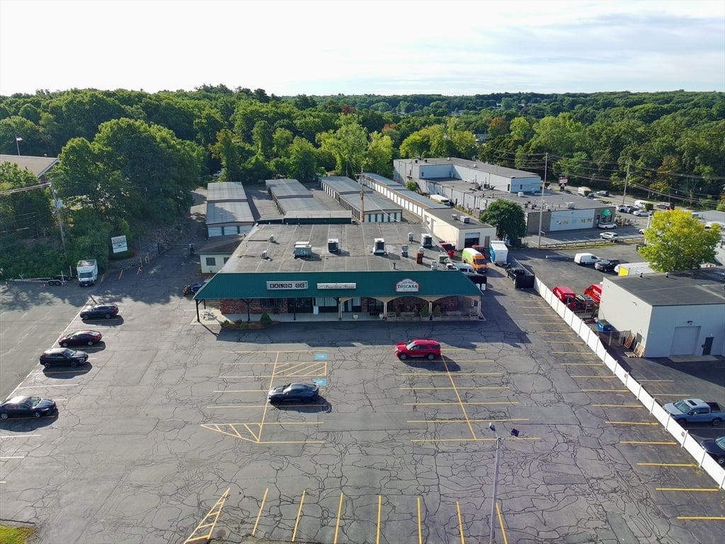 3 Bourbon St, Peabody, MA 01960