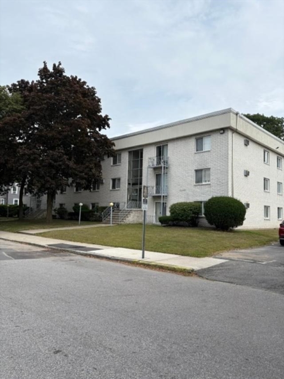 תמונה של הנכס: 24 Inman St #3, Lawrence
