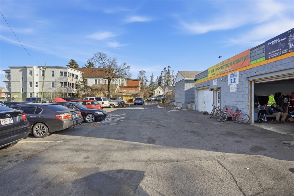 房源照片：1300 Worcester St, Springfield
