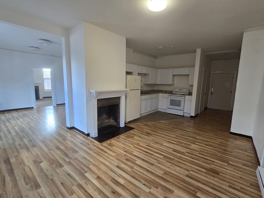 תמונה של הנכס: 14 E Main St #1, Orange