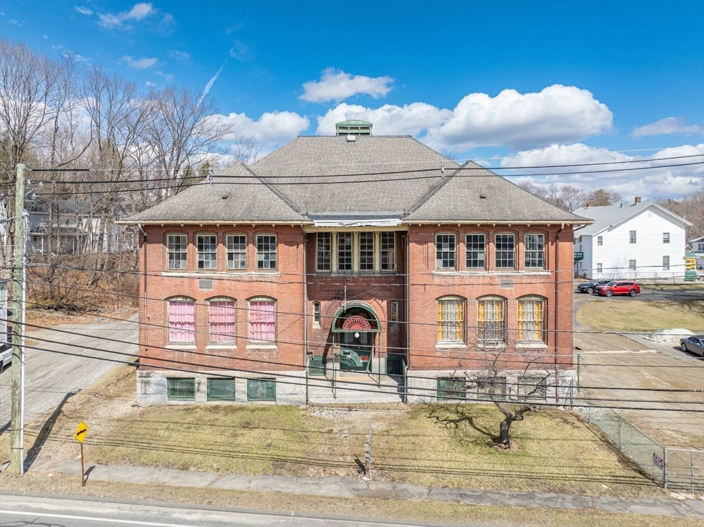 תמונה של הנכס: 40 Pecks Rd, Pittsfield